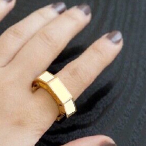 TORY BURCH • Rylan Enamel Logo Ring - Picture 3 of 7